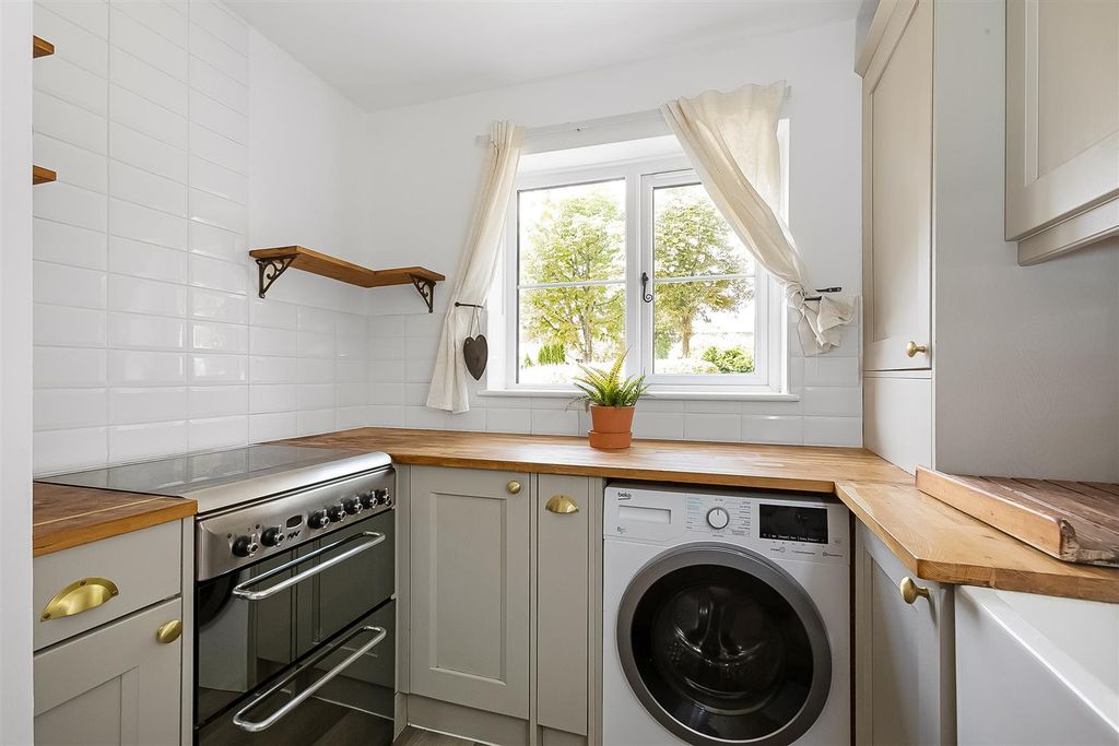 Property photo 3 of 13 Kitchen