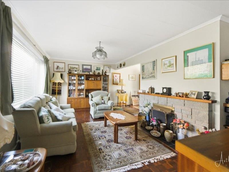 Property photo 3 of 25 Lounge