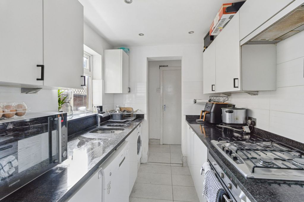Property photo 3 of 12 Kitchen
