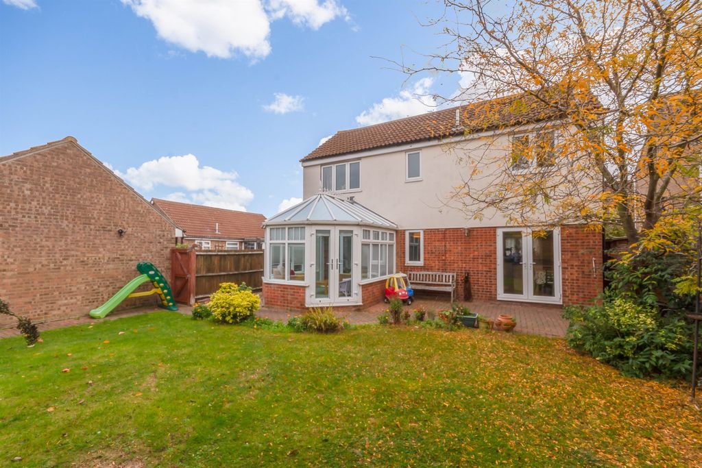 Property photo 2 of 18 Rear Garden