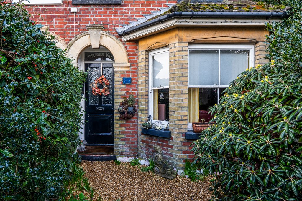 Property photo 1 of 17