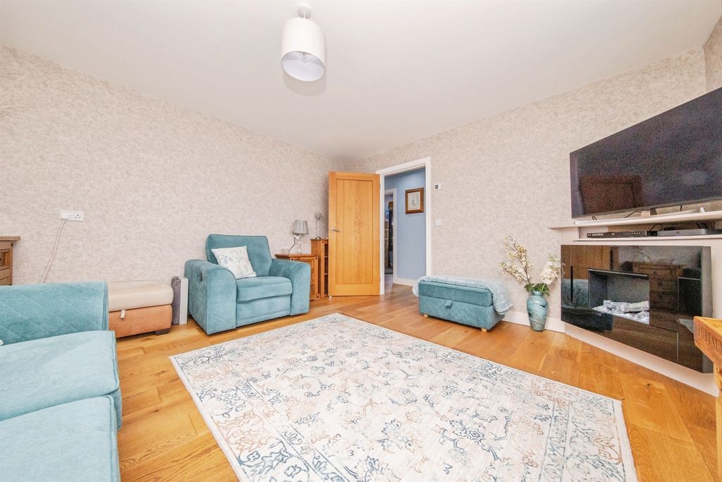 Property photo 3 of 32