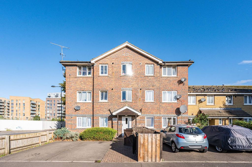 Property photo 2 of 18