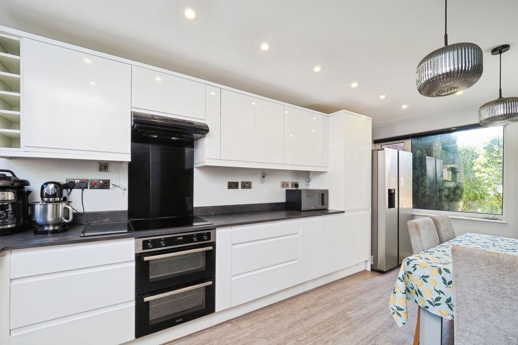Property photo 3 of 28 Pbox-Img.Jpg