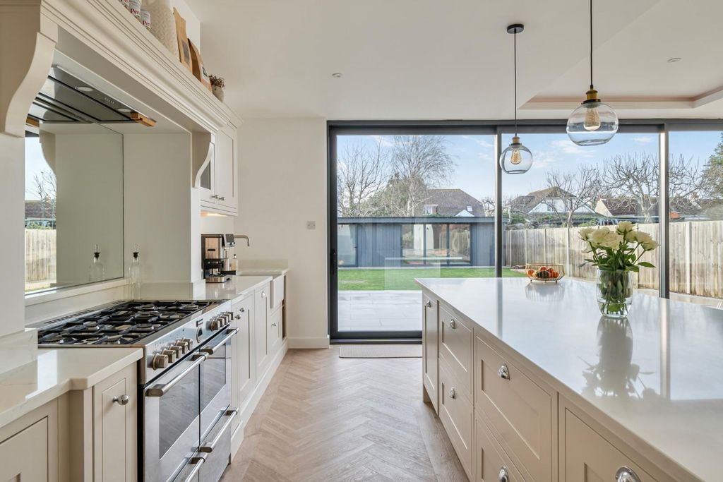 Property photo 3 of 21 1406803-8-69861Eb7Ec4A2.Jpg