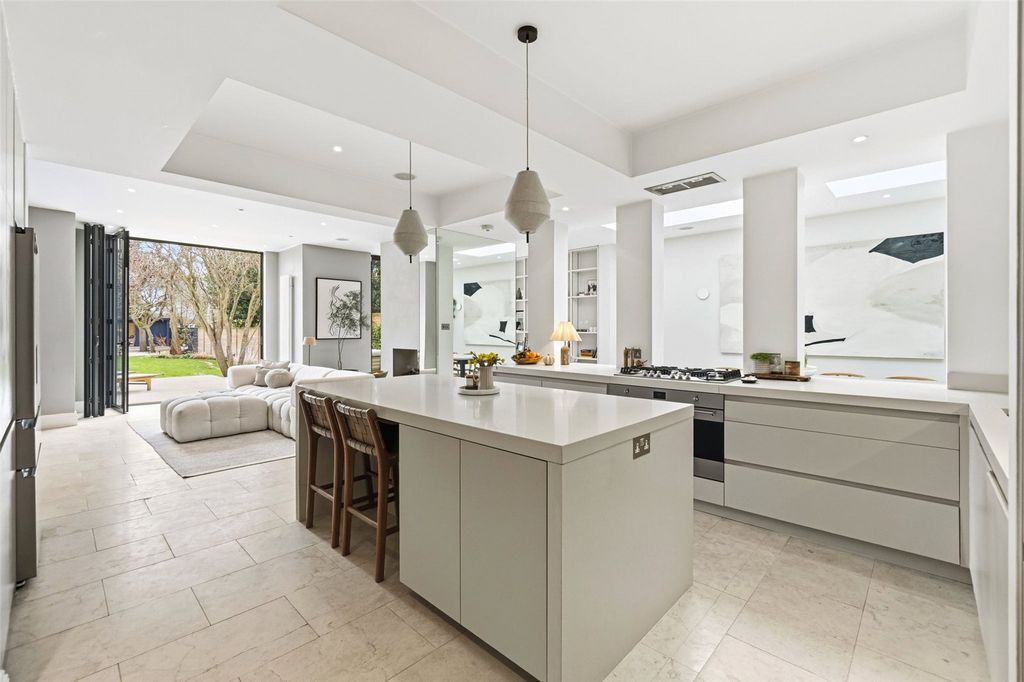 Property photo 2 of 19 Picture No. 54