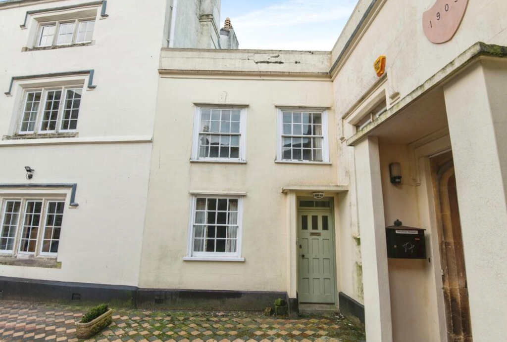 Property photo 2 of 10
