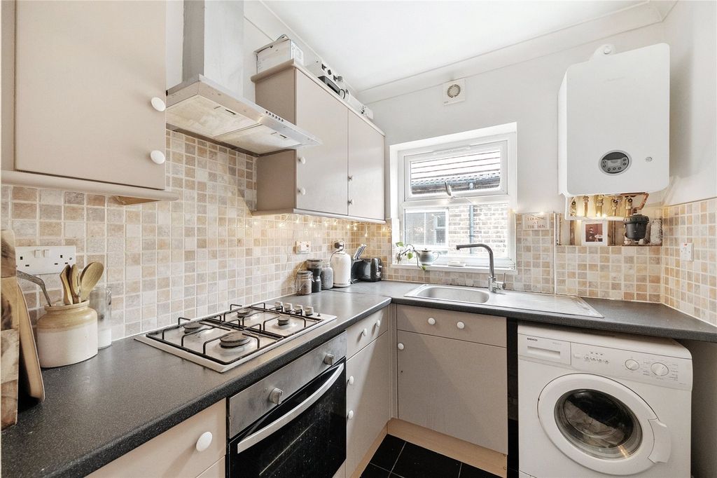 Property photo 3 of 8 Picture No. 10