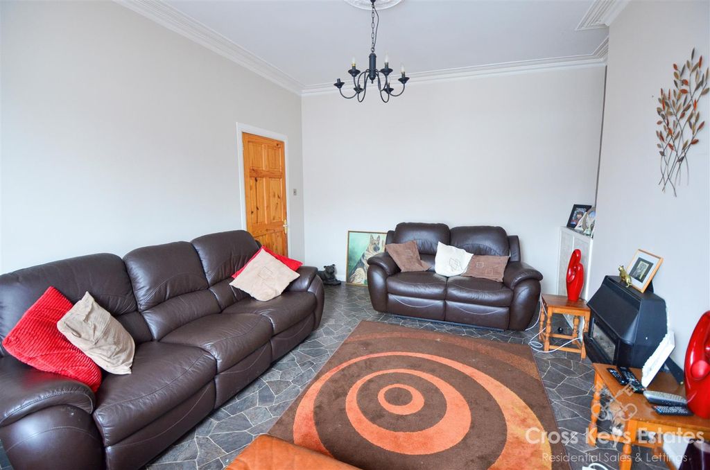 Property photo 2 of 18 Sitting Room