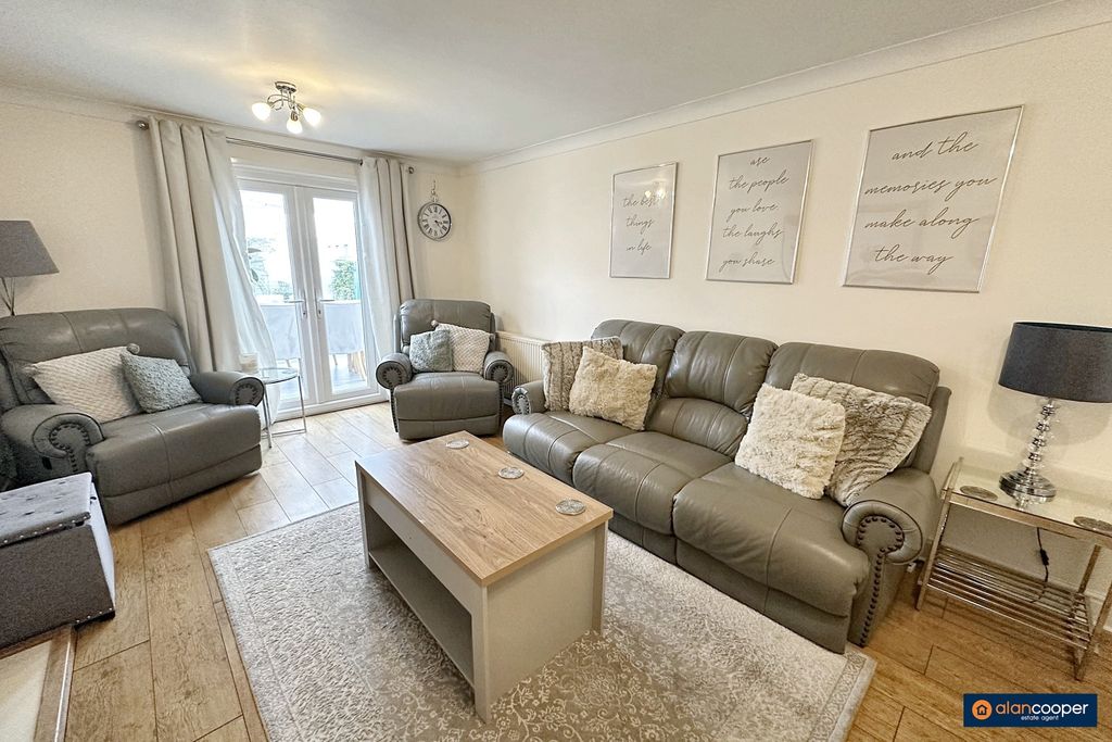 Property photo 3 of 18 4524275