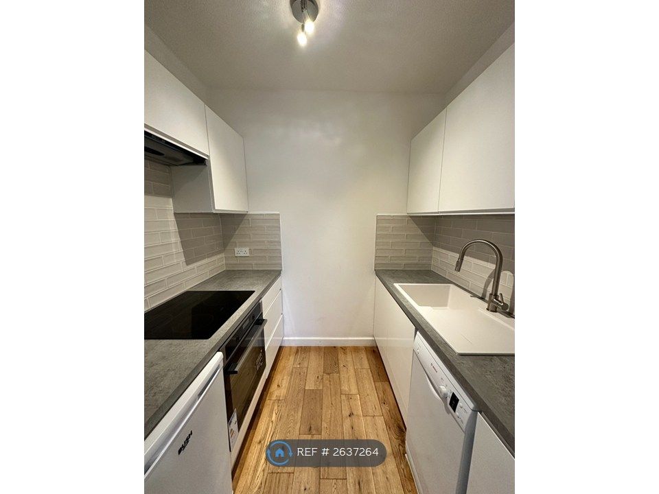 Property photo 3 of 12 Kitchen
