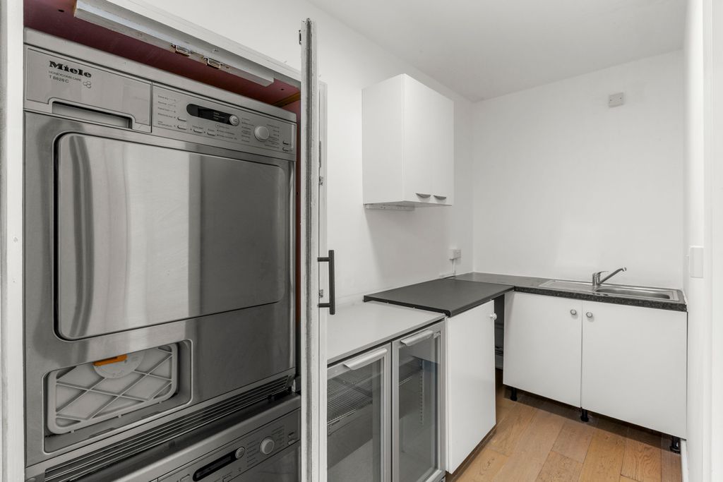 Property photo 3 of 4 2 Nightingales Corner, Hp7 9Py (Low Res)-4