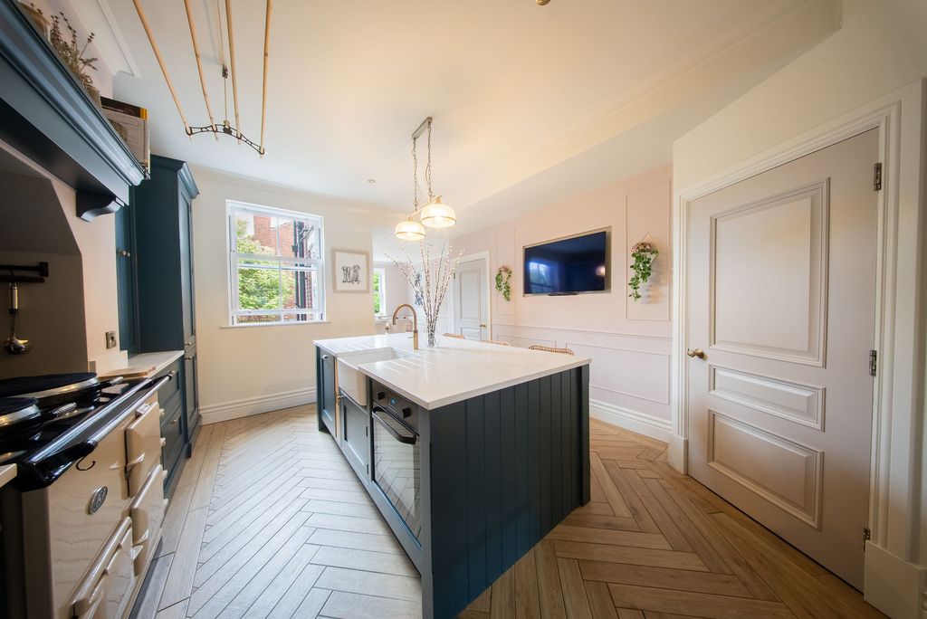 Property photo 1 of 13 Kitchen