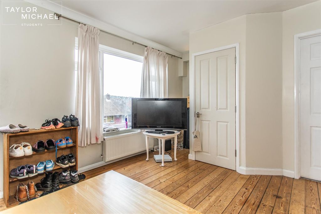 Property photo 3 of 13 Living Room