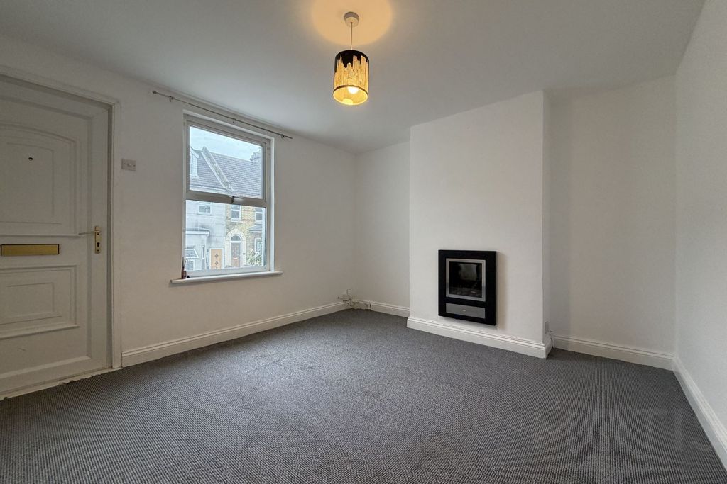 Property photo 3 of 12 Photo 6