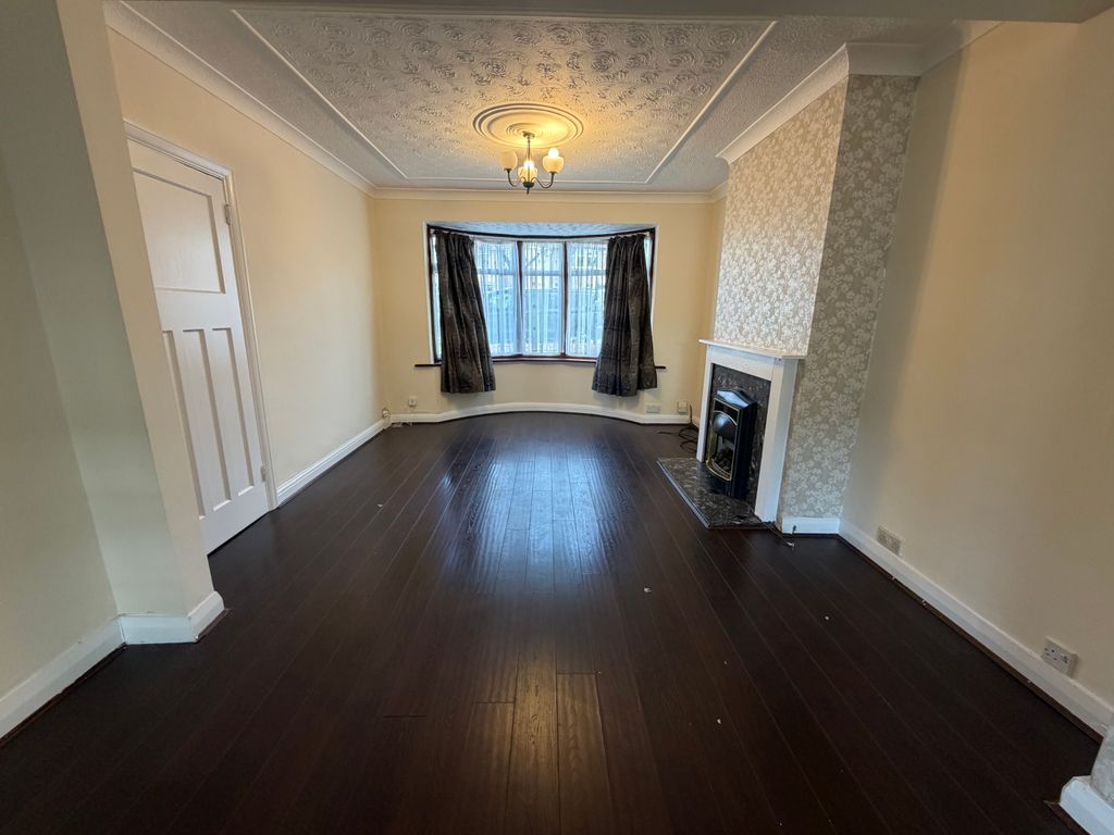 Property photo 1 of 8 31 Abercorn Crescent