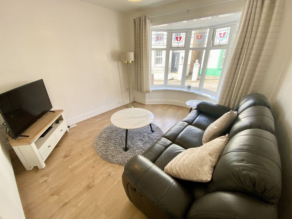 Property photo 2 of 16 Lounge