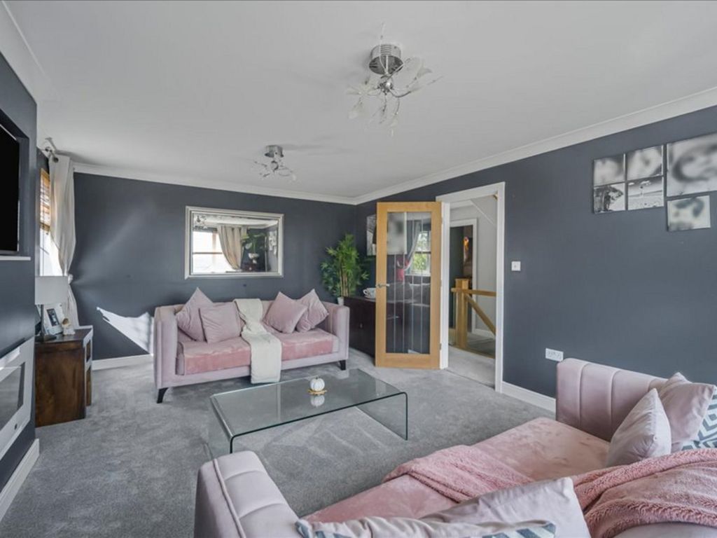 Property photo 2 of 36