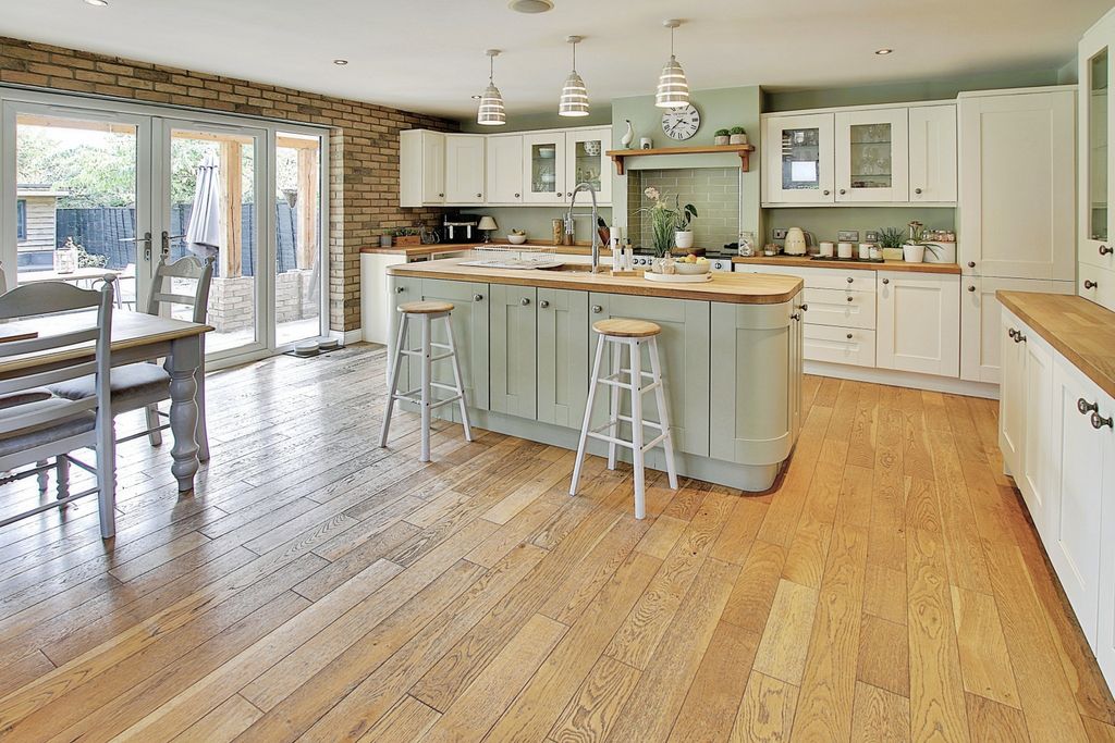 Property photo 3 of 17