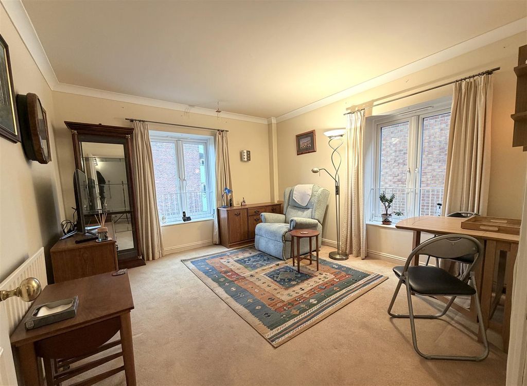 Property photo 1 of 13 Sitting Room