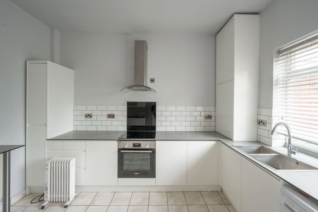 Property photo 3 of 24