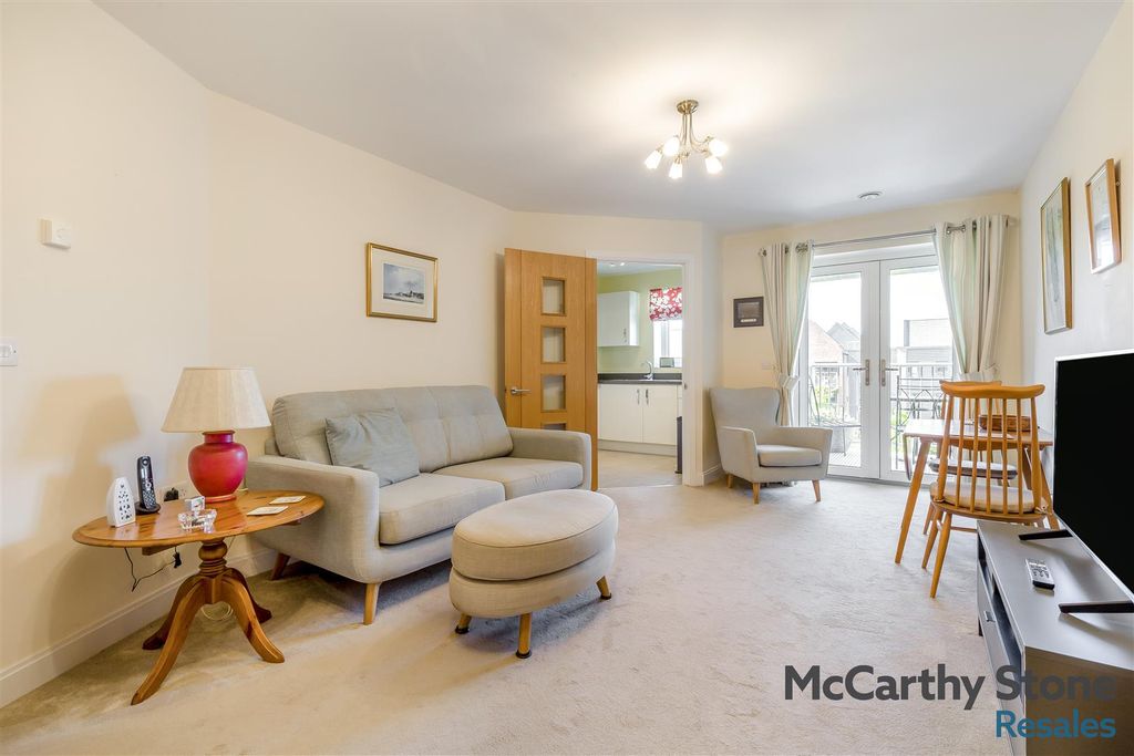 Property photo 3 of 17 8689958-Interior05.Jpg