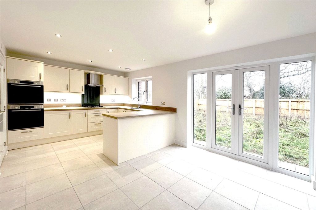 Property photo 2 of 11 Picture No. 12