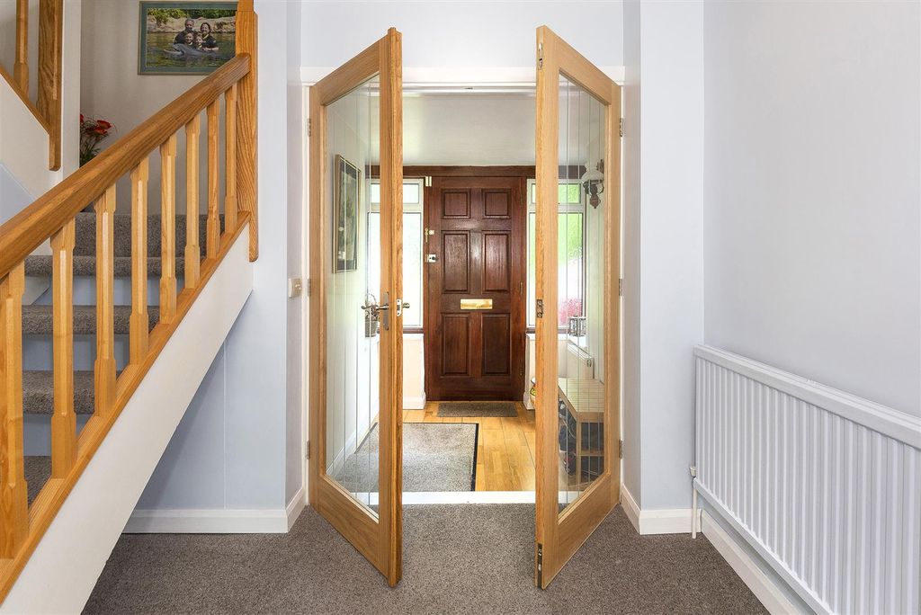 Property photo 2 of 27