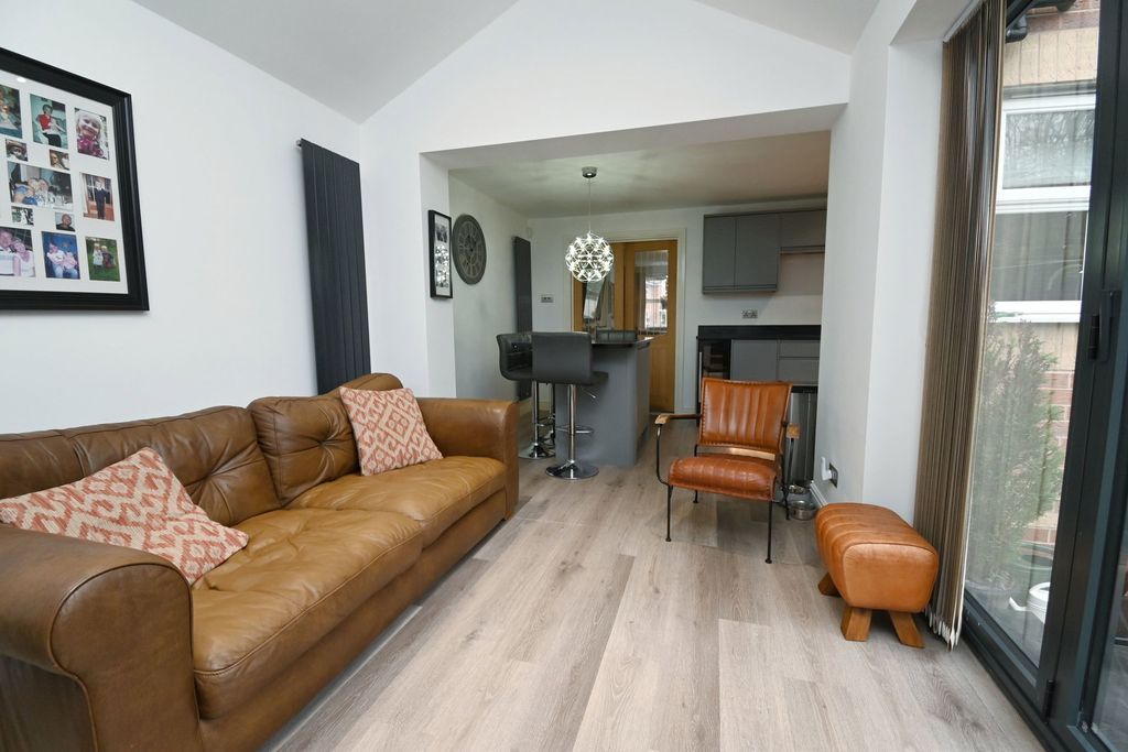 Property photo 3 of 25
