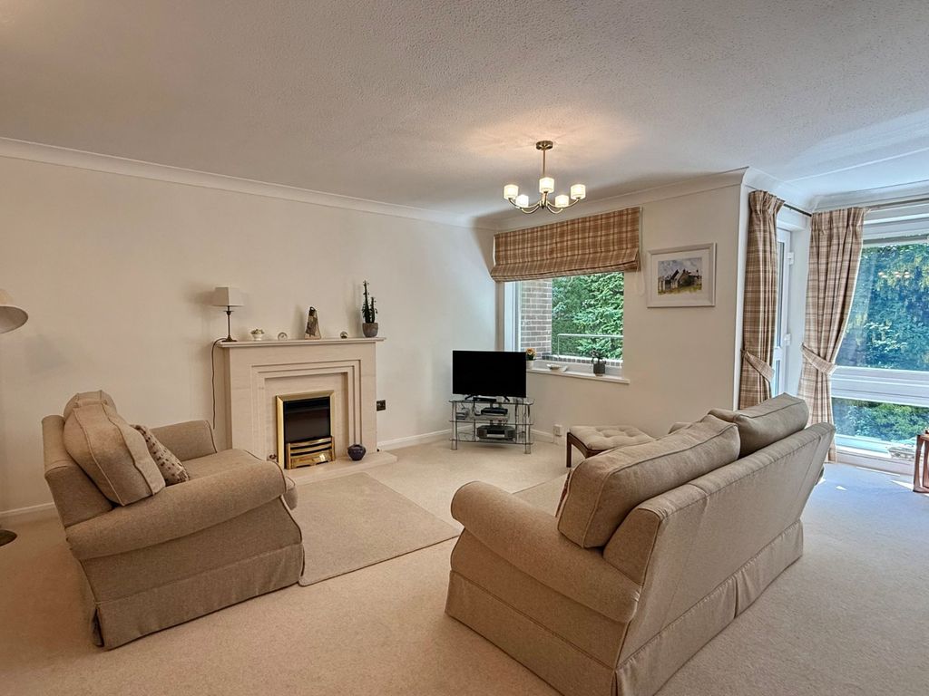 Property photo 2 of 7 Living Room