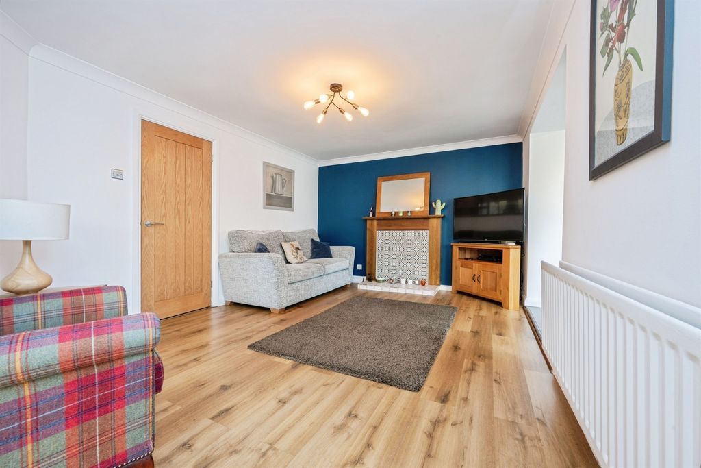 Property photo 3 of 25