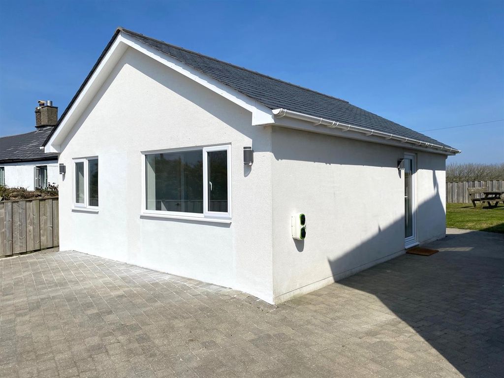 Property photo 1 of 7 Sea View Bungalow