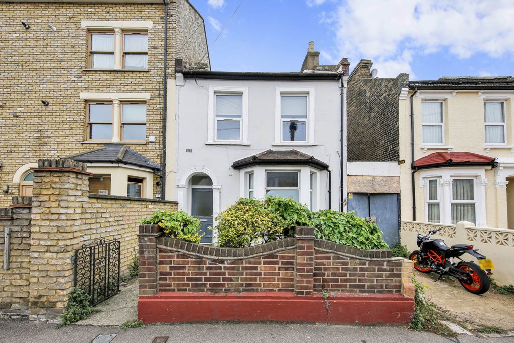 Property photo 3 of 16