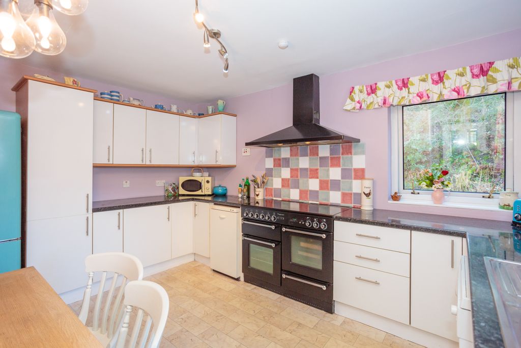 Property photo 3 of 55 Kitchen/Breakfast Room