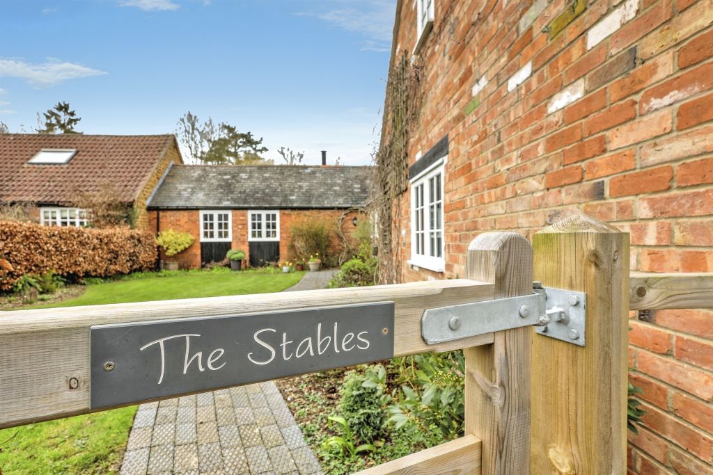 Property photo 2 of 25