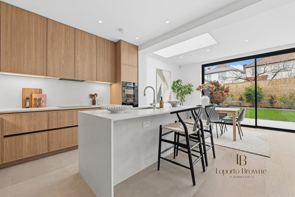 Property photo 1 of 39