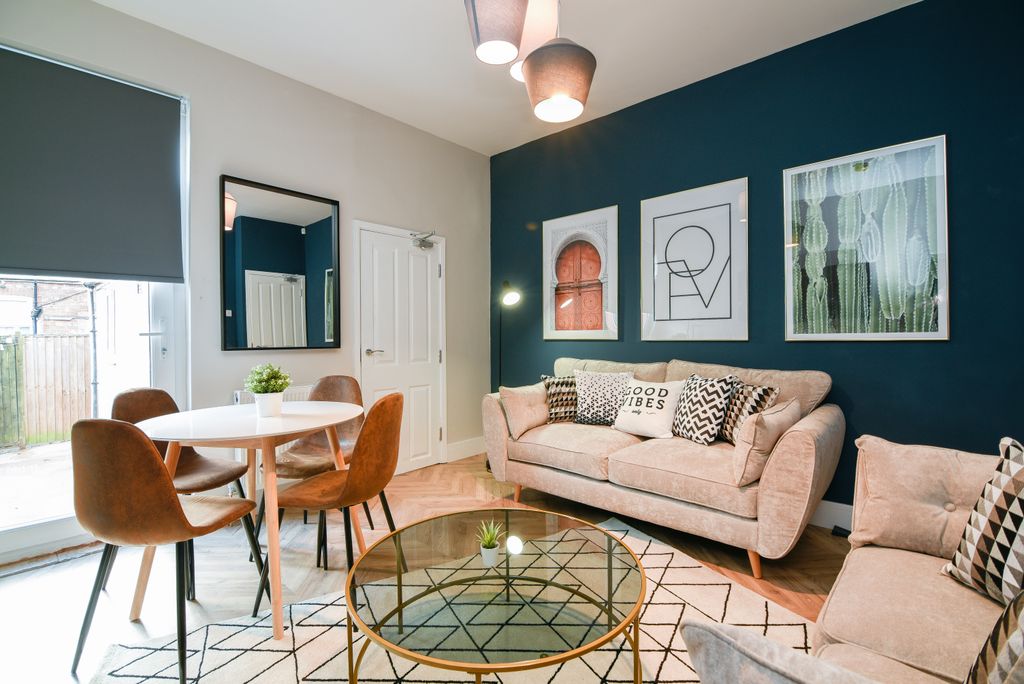 Property photo 1 of 17 Living Room