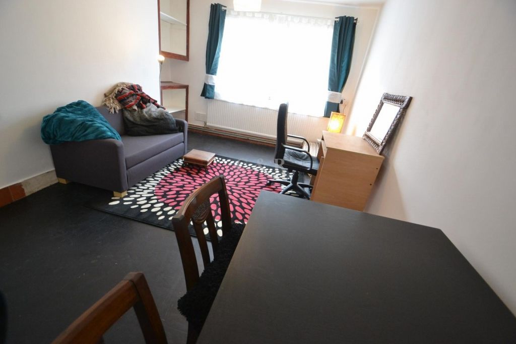 Property photo 2 of 8 Photograph 2