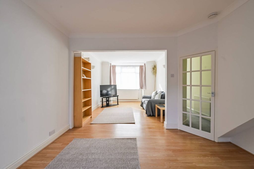 Property photo 3 of 24