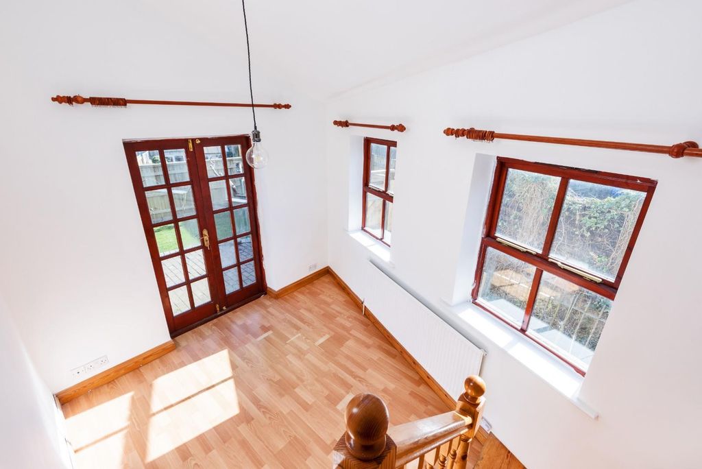 Property photo 3 of 9 15 Ringwood Road, Ba