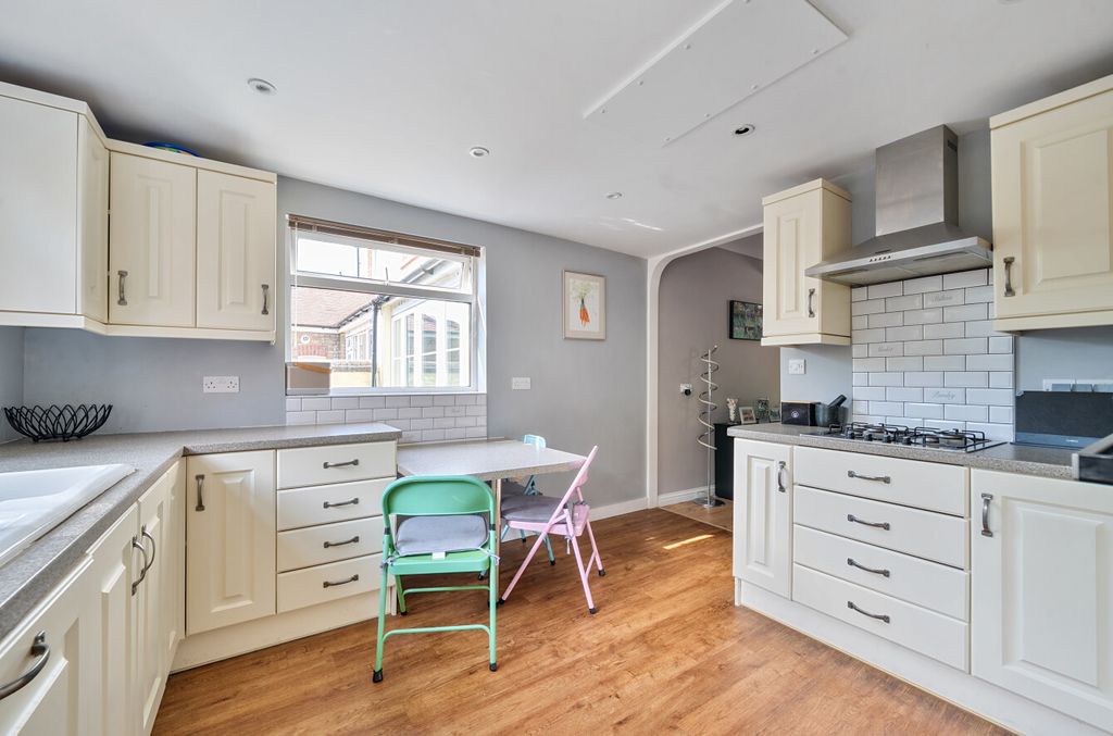 Property photo 3 of 17 1485269-31-6A50B8...