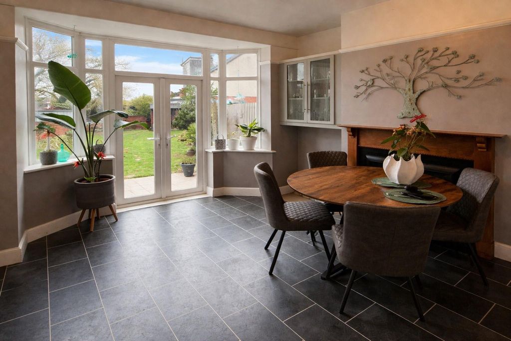 Property photo 3 of 12 Dining Area