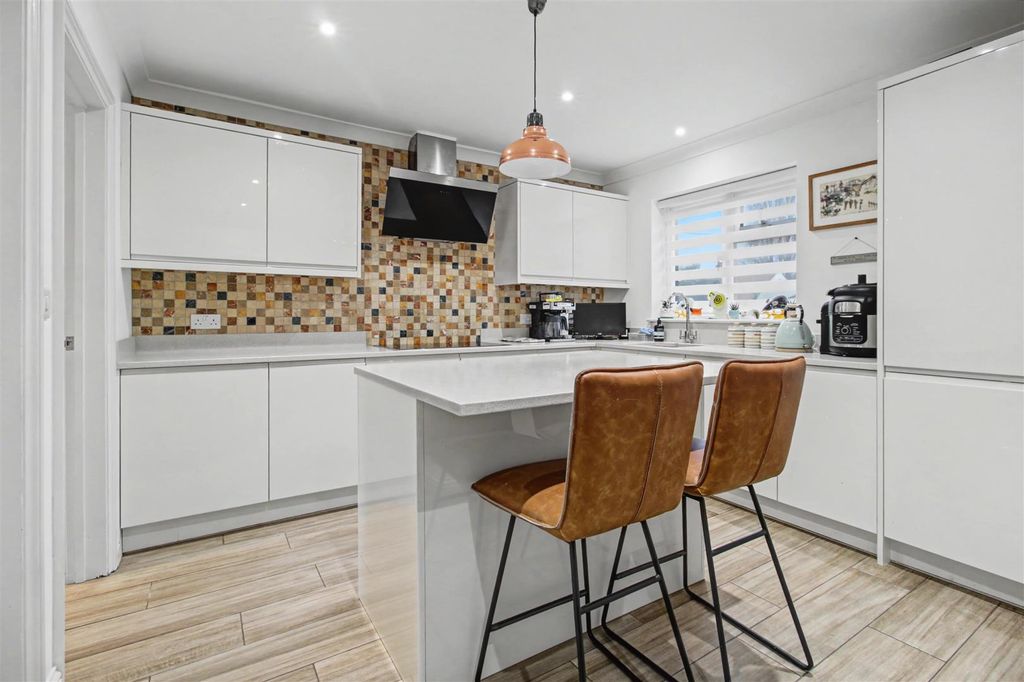 Property photo 2 of 28 Kitchen