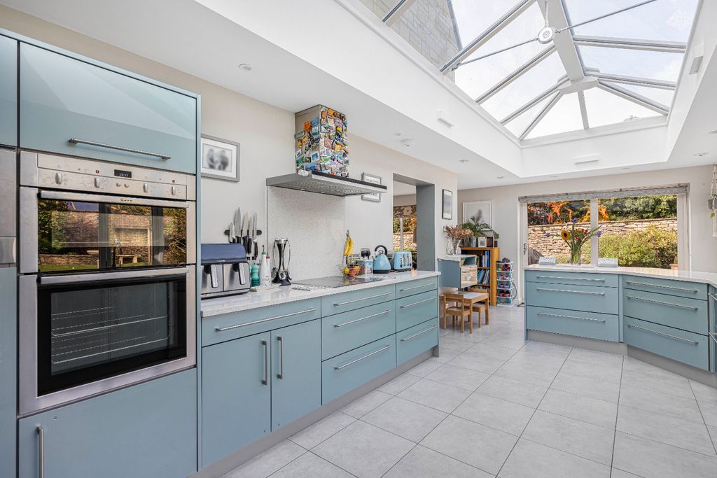 Property photo 2 of 29 Picture No. 18