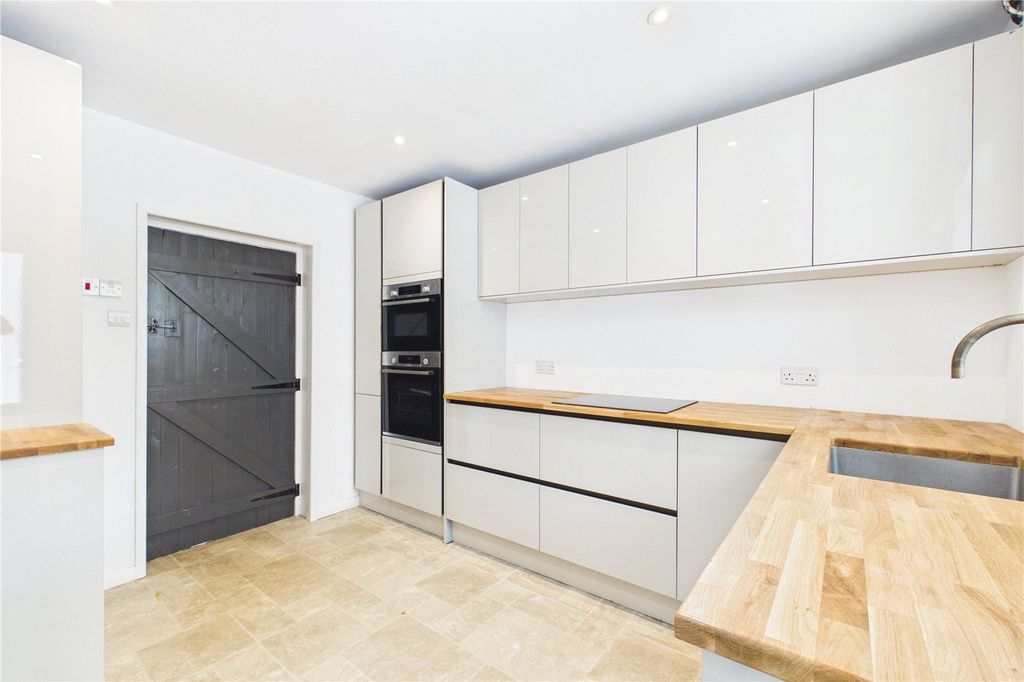 Property photo 3 of 14 Kitchen