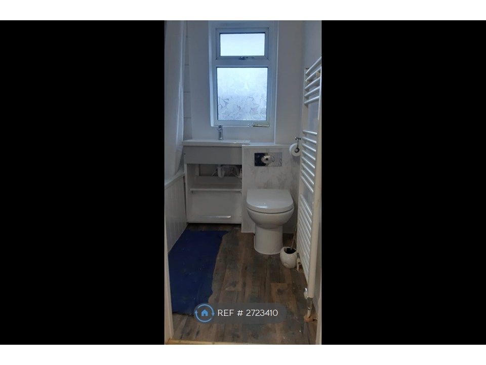 Property photo 3 of 18 Toilette