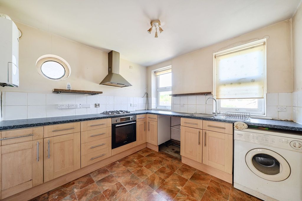 Property photo 2 of 19 Kitchen