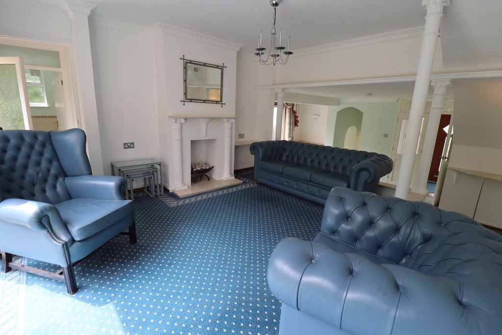 Property photo 3 of 18