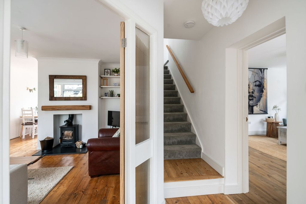 Property photo 2 of 28