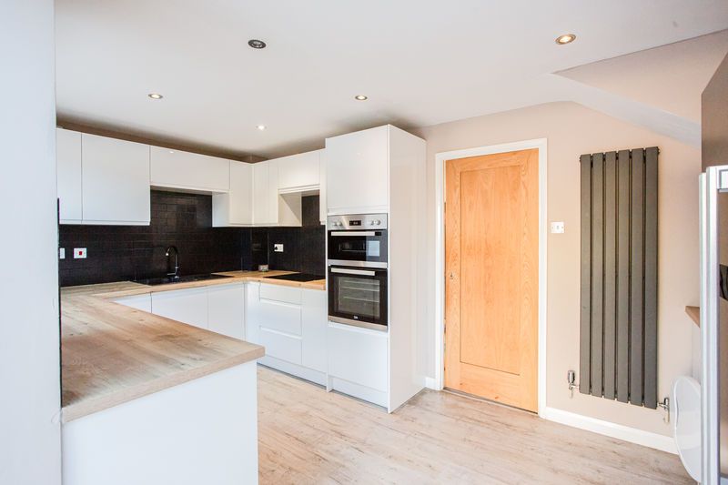 Property photo 3 of 33 Photo 12